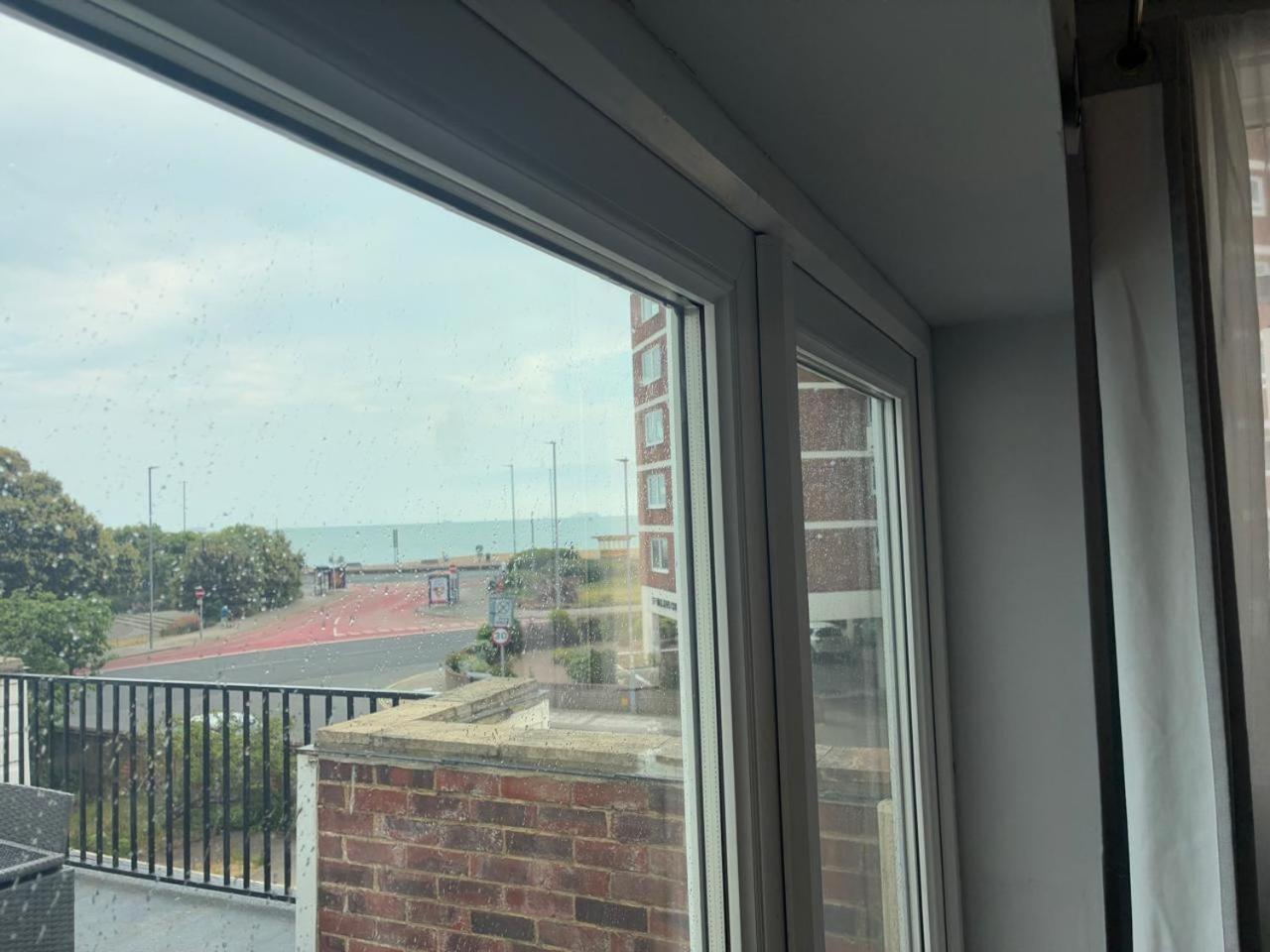 Inn By The Sea, Portsmouth - En Suite Rooms With Sea View Possible, Parking Ev 22Kw Exterior photo