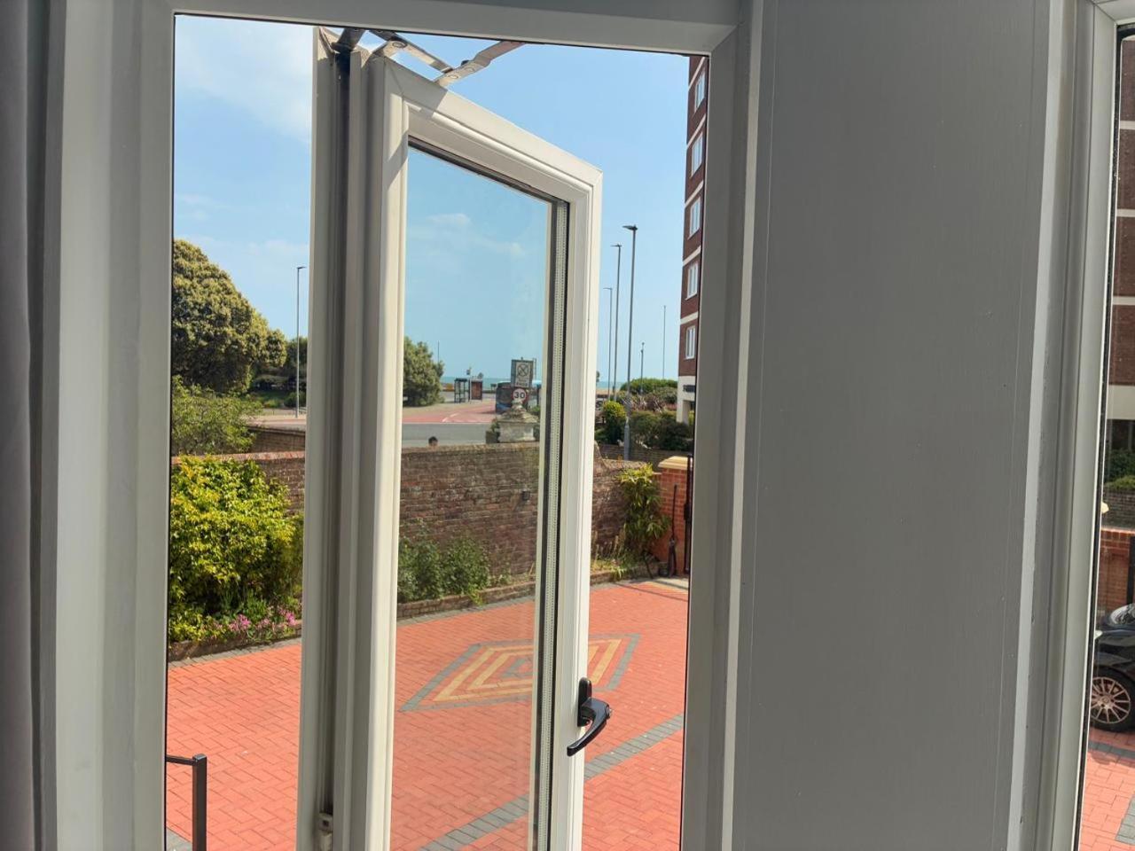 Inn By The Sea, Portsmouth - En Suite Rooms With Sea View Possible, Parking Ev 22Kw Exterior photo